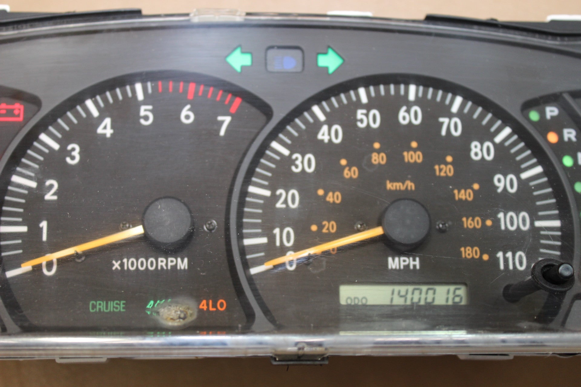 2000-2001 Toyota offers Tundra Instrument Cluster 83800-OC440